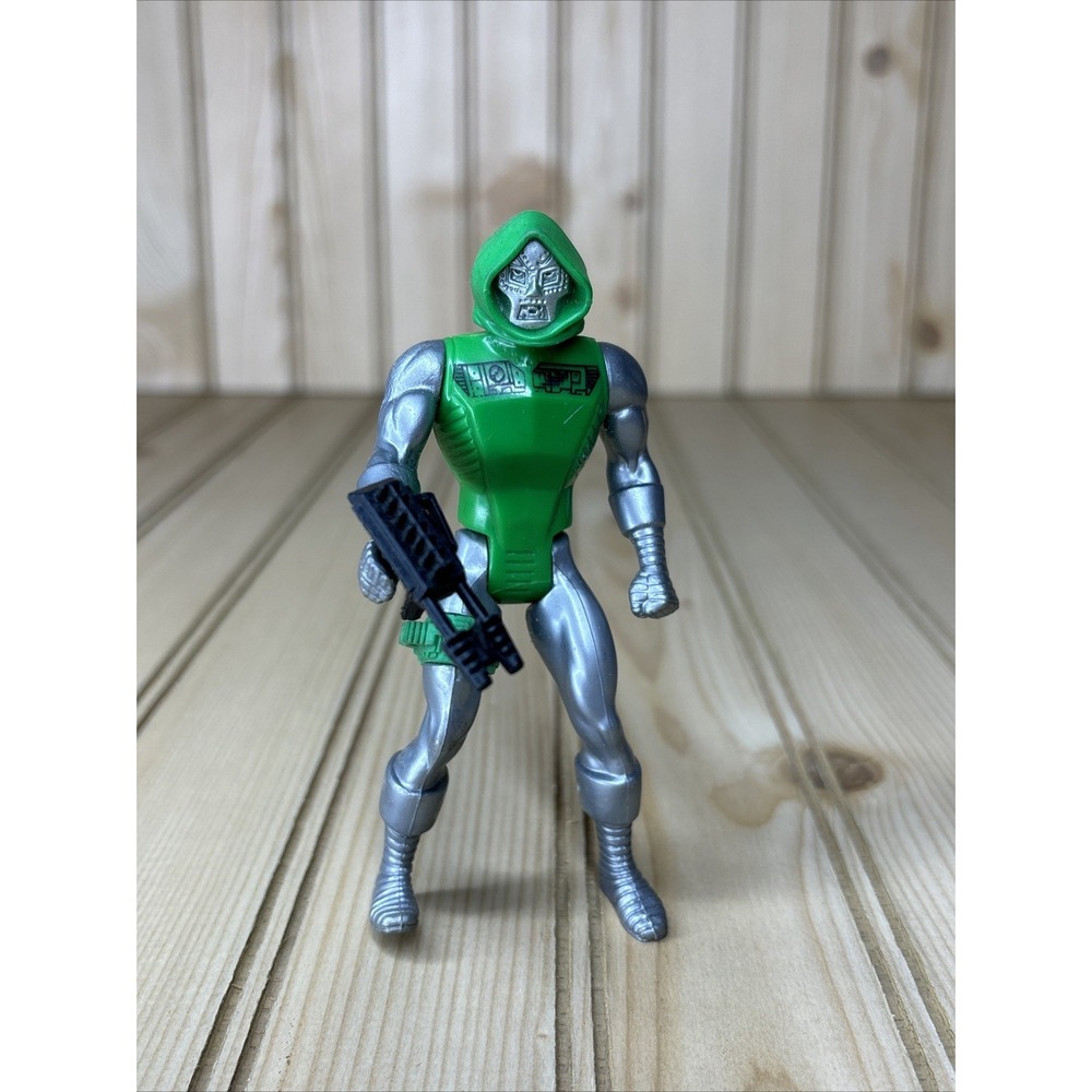 Vintage 1984 Marvel Secret Wars Dr. Doom Action Figure With Gun Blaster